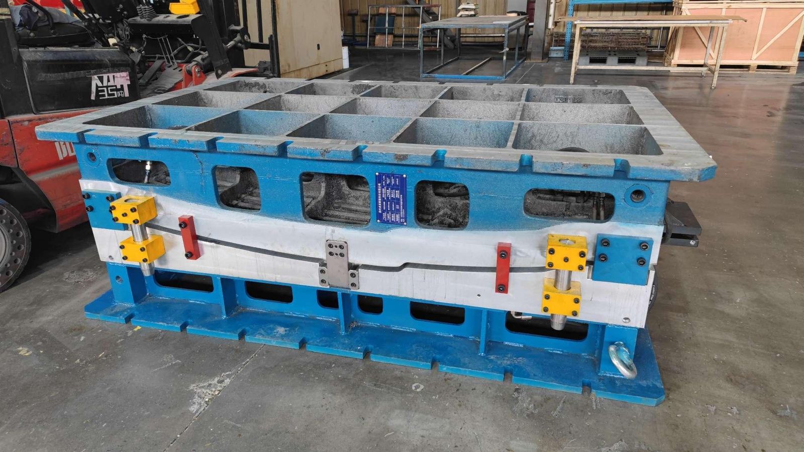 Assembled PDCPD mold with blue frame